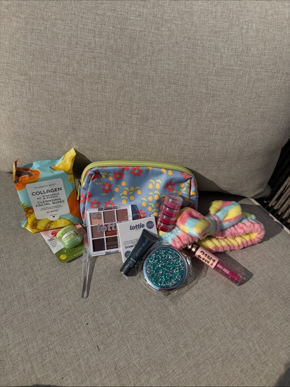 Clinique Floral Cosmetic Pouch with Bright Multicolor Makeup/beauty bundle